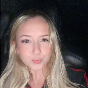 Meet your Posher, Alexis